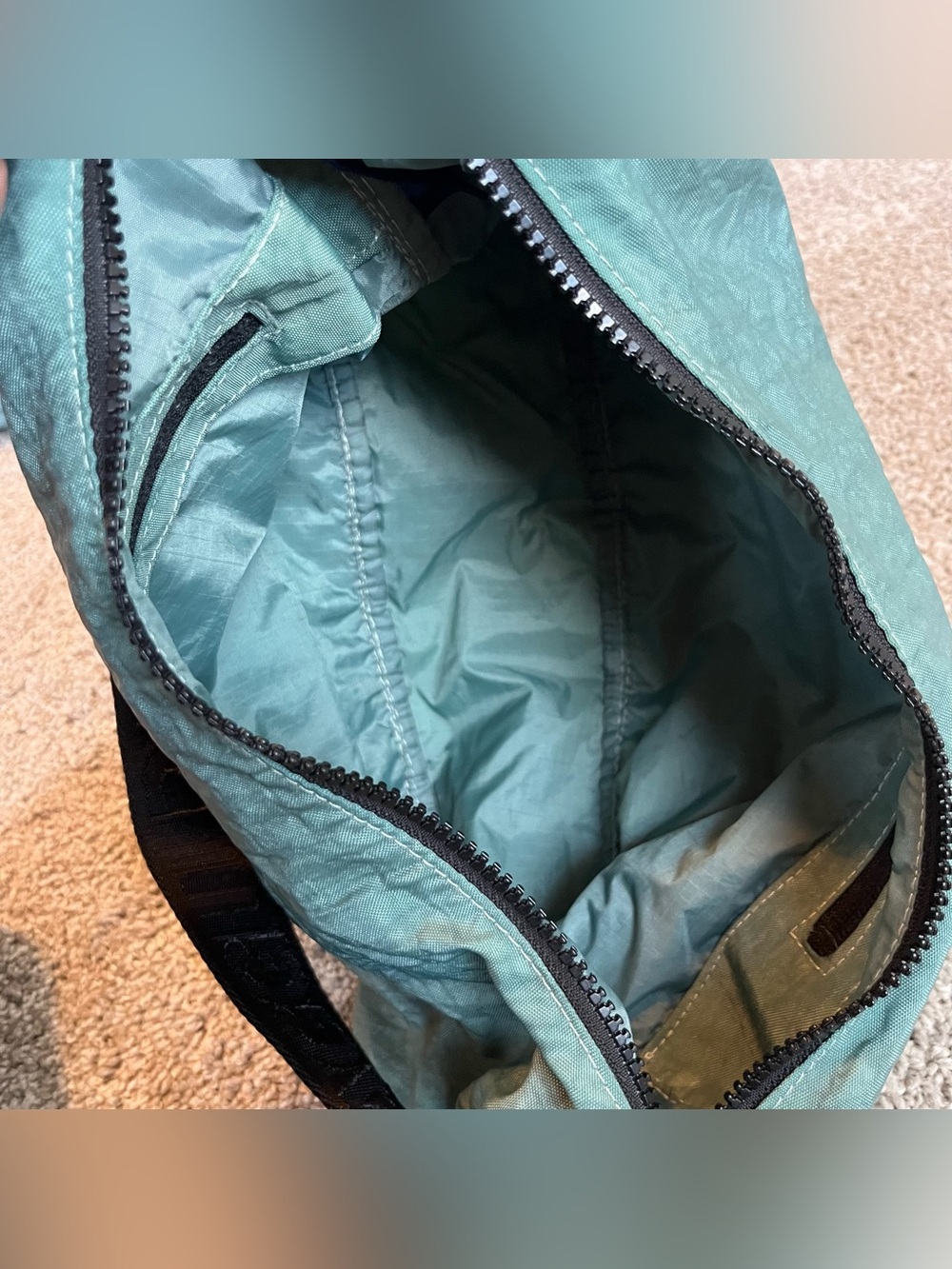 BAGGU Medium Minty Teal Crescent - Picture 8 of 8